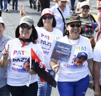 Caminando como raza nicaragüense que sabe de luchas y de honor celebrando las glorias y victorias de Rubén Darío