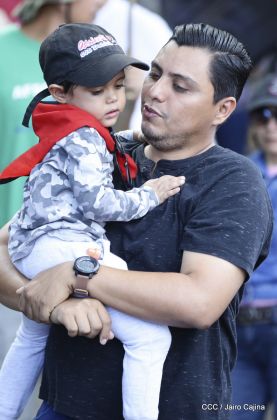 Caminando como raza nicaragüense que sabe de luchas y de honor celebrando las glorias y victorias de Rubén Darío