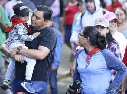 Caminando como raza nicaragüense que sabe de luchas y de honor celebrando las glorias y victorias de Rubén Darío