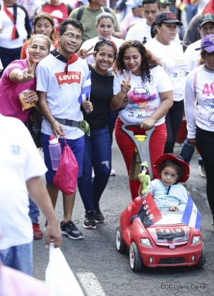 Caminando como raza nicaragüense que sabe de luchas y de honor celebrando las glorias y victorias de Rubén Darío