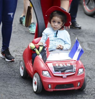 Caminando como raza nicaragüense que sabe de luchas y de honor celebrando las glorias y victorias de Rubén Darío