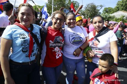 Caminando como raza nicaragüense que sabe de luchas y de honor celebrando las glorias y victorias de Rubén Darío