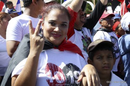 Caminando como raza nicaragüense que sabe de luchas y de honor celebrando las glorias y victorias de Rubén Darío