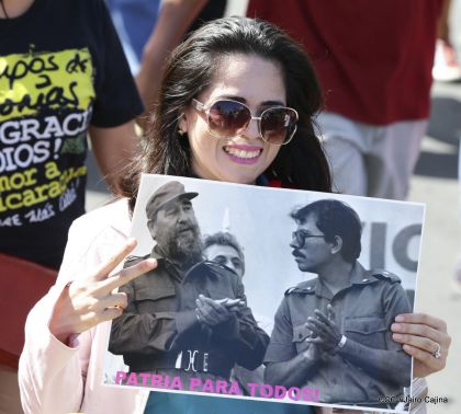 Caminando como raza nicaragüense que sabe de luchas y de honor celebrando las glorias y victorias de Rubén Darío