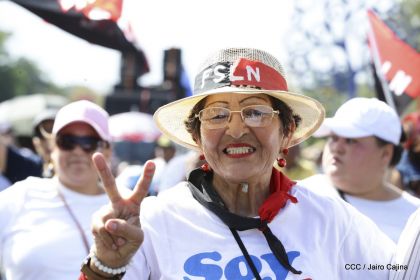 Caminando como raza nicaragüense que sabe de luchas y de honor celebrando las glorias y victorias de Rubén Darío