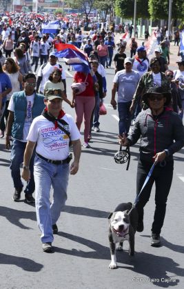Caminando como raza nicaragüense que sabe de luchas y de honor celebrando las glorias y victorias de Rubén Darío