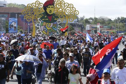 Caminando como raza nicaragüense que sabe de luchas y de honor celebrando las glorias y victorias de Rubén Darío