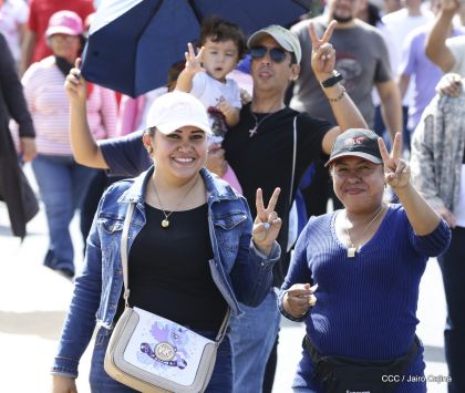 Caminando como raza nicaragüense que sabe de luchas y de honor celebrando las glorias y victorias de Rubén Darío