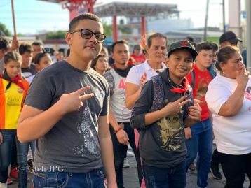 Caminando como raza nicaragüense que sabe de luchas y de honor celebrando las glorias y victorias de Rubén Darío