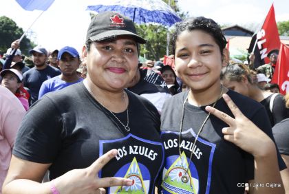 Caminata ¡Mujeres por la Vida! ¡Aquí Nos Ilumina un Sol que No Declina!
