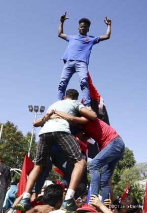 Caminata ¡Mujeres por la Vida! ¡Aquí Nos Ilumina un Sol que No Declina!