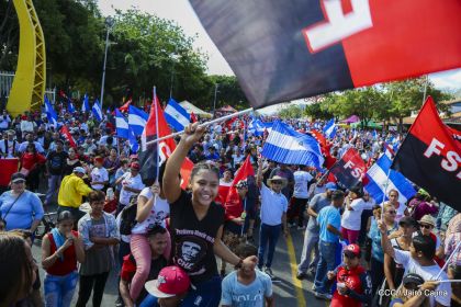 Caminata ¡Mujeres por la Vida! ¡Aquí Nos Ilumina un Sol que No Declina!