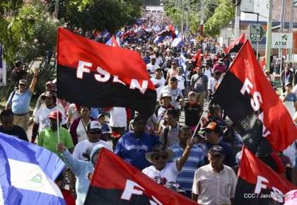 Caminata ¡Mujeres por la Vida! ¡Aquí Nos Ilumina un Sol que No Declina!