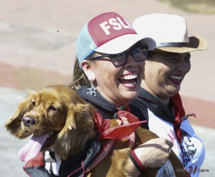 Caminata ¡Mujeres por la Vida! ¡Aquí Nos Ilumina un Sol que No Declina!