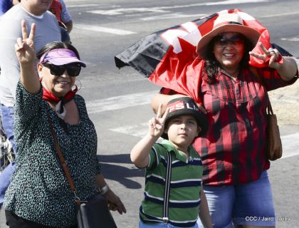 Caminata ¡Mujeres por la Vida! ¡Aquí Nos Ilumina un Sol que No Declina!