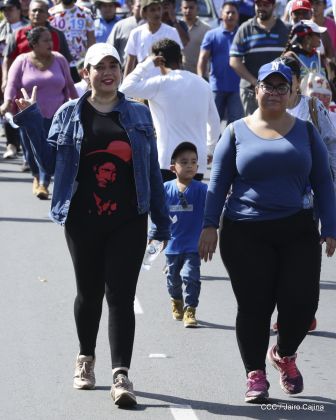 Caminata ¡Mujeres por la Vida! ¡Aquí Nos Ilumina un Sol que No Declina!