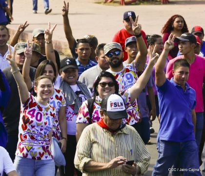 Caminata ¡Mujeres por la Vida! ¡Aquí Nos Ilumina un Sol que No Declina!