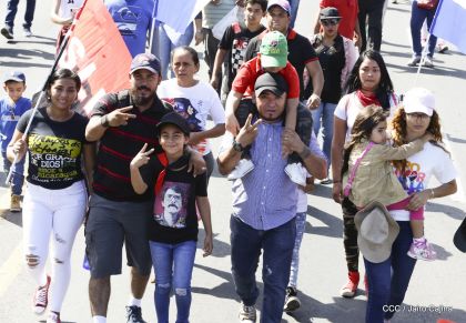 Caminata ¡Mujeres por la Vida! ¡Aquí Nos Ilumina un Sol que No Declina!