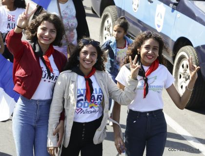 Caminata ¡Mujeres por la Vida! ¡Aquí Nos Ilumina un Sol que No Declina!
