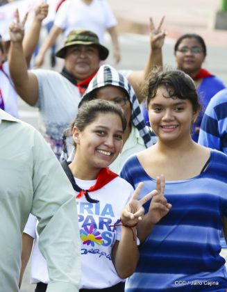 Caminata ¡Mujeres por la Vida! ¡Aquí Nos Ilumina un Sol que No Declina!