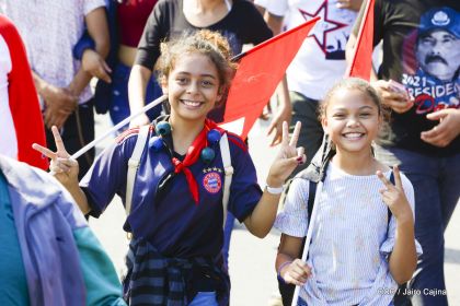 Caminata ¡Mujeres por la Vida! ¡Aquí Nos Ilumina un Sol que No Declina!