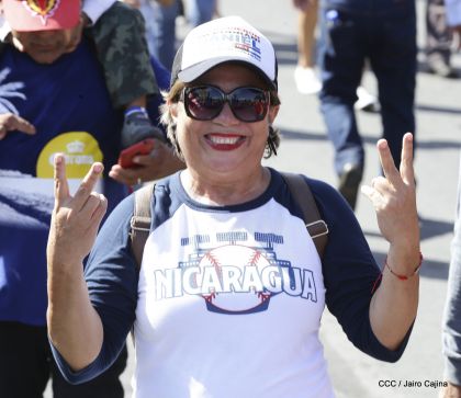 Caminata ¡Mujeres por la Vida! ¡Aquí Nos Ilumina un Sol que No Declina!