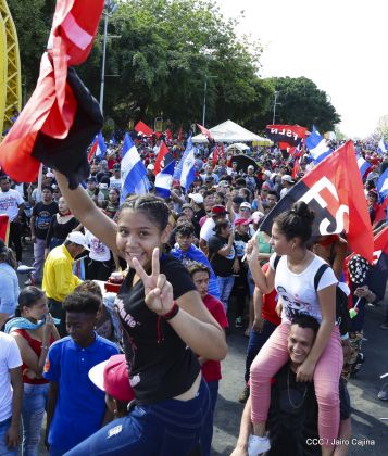 Caminata ¡Mujeres por la Vida! ¡Aquí Nos Ilumina un Sol que No Declina!