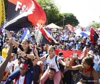 Caminata ¡Mujeres por la Vida! ¡Aquí Nos Ilumina un Sol que No Declina!