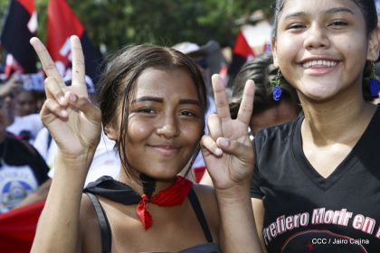 Caminata ¡Mujeres por la Vida! ¡Aquí Nos Ilumina un Sol que No Declina!