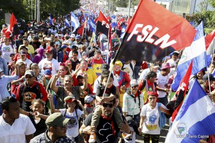 Caminata ¡Mujeres por la Vida! ¡Aquí Nos Ilumina un Sol que No Declina!