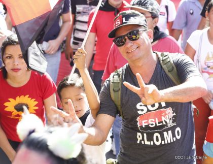 Caminata ¡Mujeres por la Vida! ¡Aquí Nos Ilumina un Sol que No Declina!