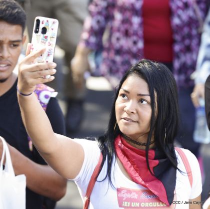 Caminata ¡Mujeres por la Vida! ¡Aquí Nos Ilumina un Sol que No Declina!