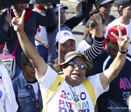 Caminata ¡Mujeres por la Vida! ¡Aquí Nos Ilumina un Sol que No Declina!