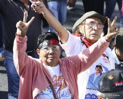 Caminata ¡Mujeres por la Vida! ¡Aquí Nos Ilumina un Sol que No Declina!