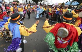 Católicos se desbordan en cierre de fiestas de San Sebastián