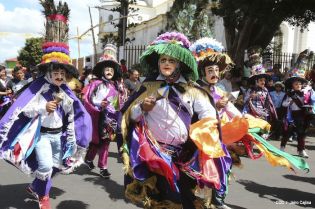 Católicos se desbordan en cierre de fiestas de San Sebastián