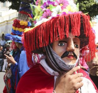 Católicos se desbordan en cierre de fiestas de San Sebastián