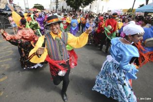 Católicos se desbordan en cierre de fiestas de San Sebastián