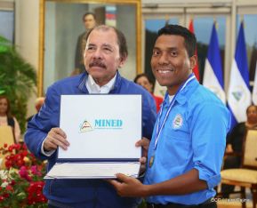 Presidente Daniel Ortega entregó la Orden de la Independencia Cultural Rubén Darío y medallas de Excelencia al mérito