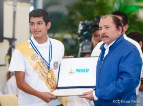 Presidente Daniel Ortega entregó la Orden de la Independencia Cultural Rubén Darío y medallas de Excelencia al mérito