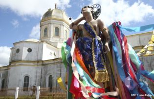 Católicos se desbordan en cierre de fiestas de San Sebastián