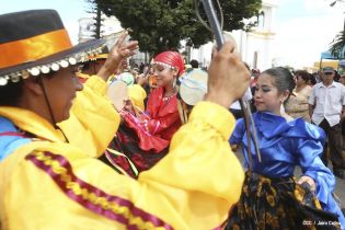 Católicos se desbordan en cierre de fiestas de San Sebastián