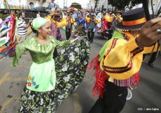 Católicos se desbordan en cierre de fiestas de San Sebastián
