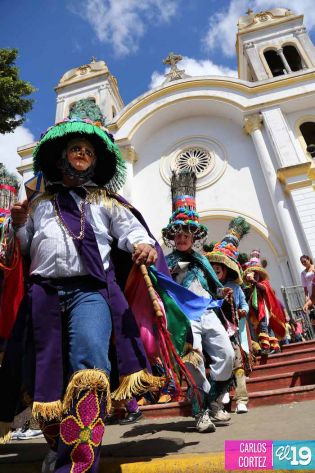 Católicos se desbordan en cierre de fiestas de San Sebastián