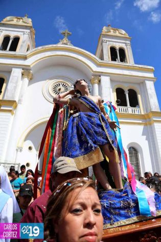Católicos se desbordan en cierre de fiestas de San Sebastián