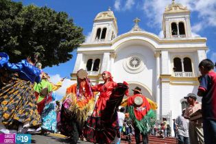 Católicos se desbordan en cierre de fiestas de San Sebastián