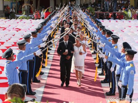 400 parejas se juran amor y respeto en Bodas Ya