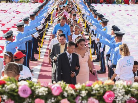 400 parejas se juran amor y respeto en Bodas Ya