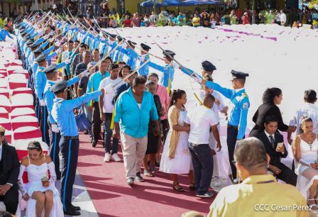 400 parejas se juran amor y respeto en Bodas Ya
