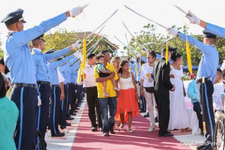 400 parejas se juran amor y respeto en Bodas Ya